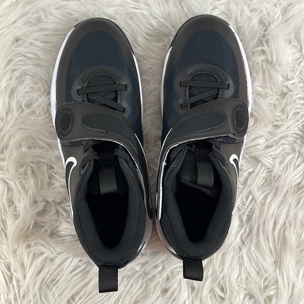NIKE Team Hustle D 11 Big Kids' Basketball Shoes Black & White Size 7Y NEW - Picture 6 of 16